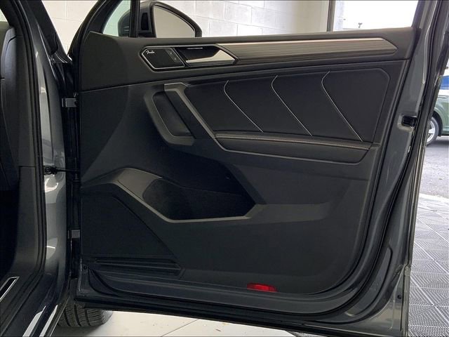 Certified 2022 Volkswagen Tiguan SEL R-Line image 24