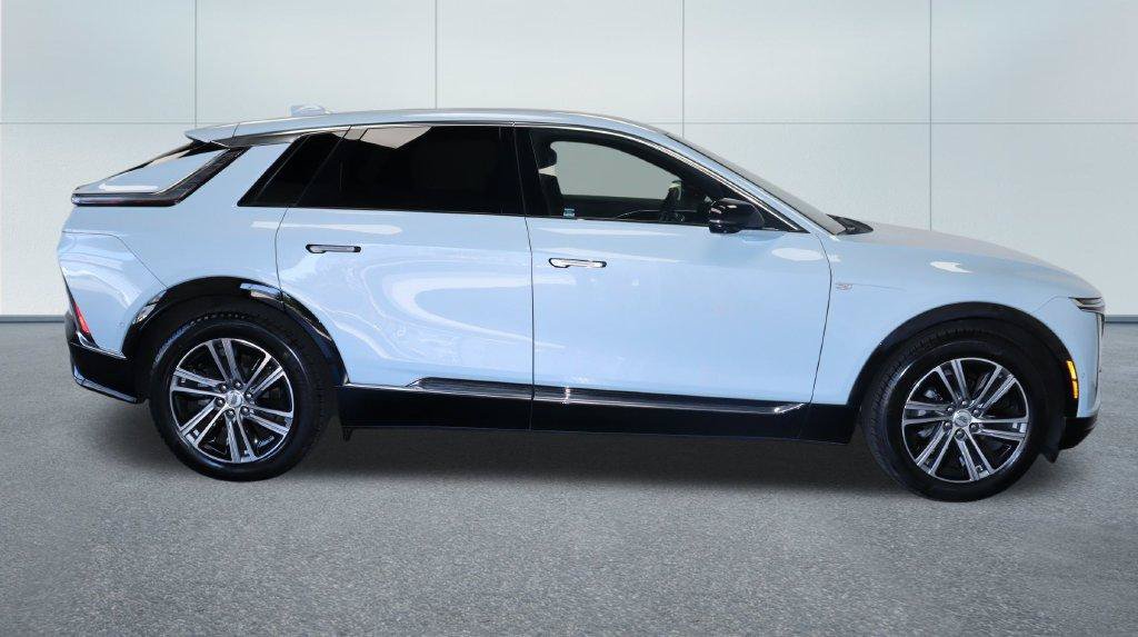 Certified 2024 Cadillac Lyriq Luxury AWD/4WD image 8