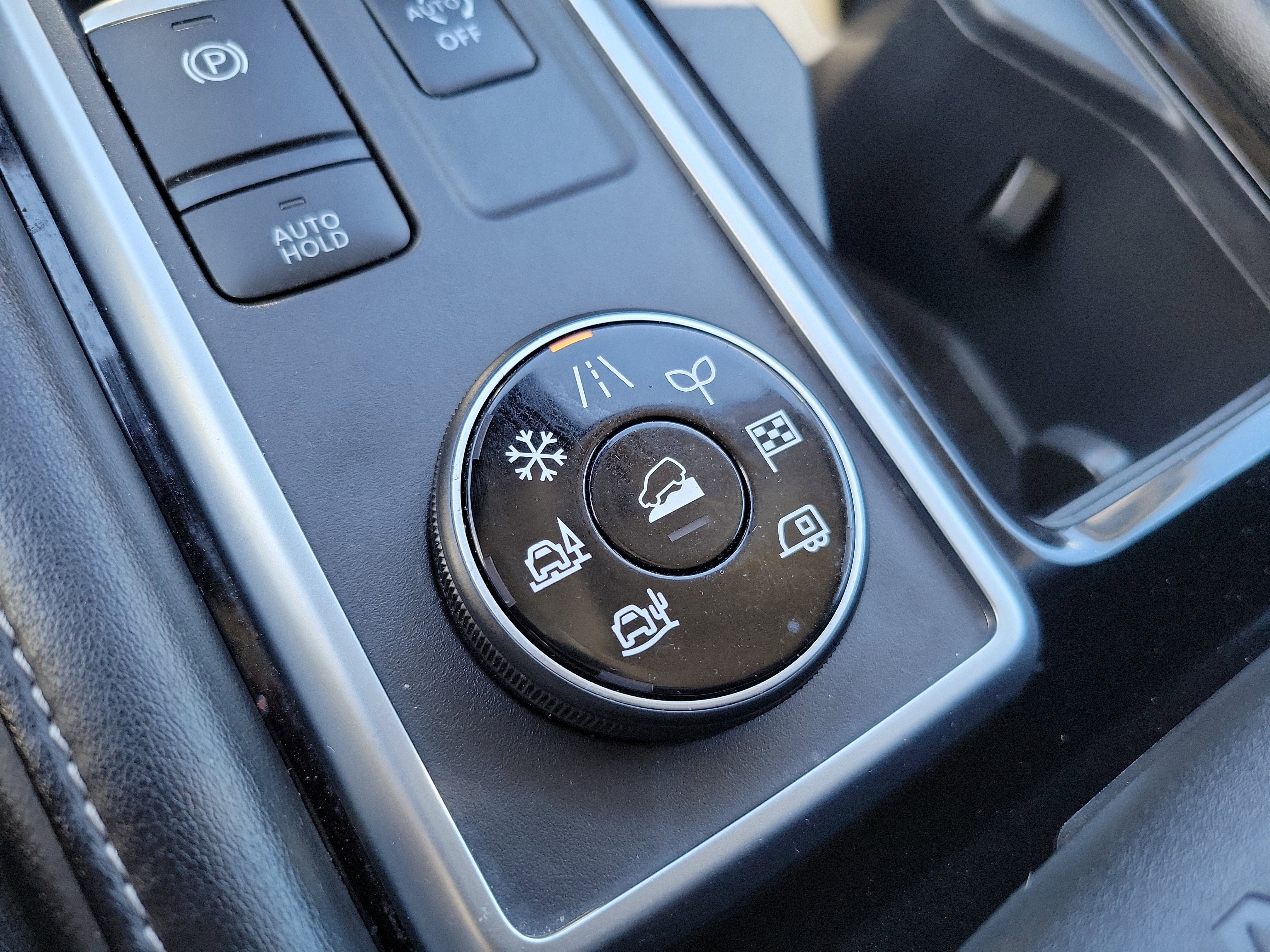 Used 2024 Nissan Pathfinder SV image 36