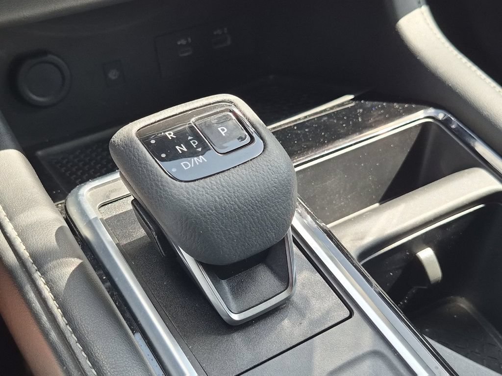 Used 2023 Nissan Pathfinder SL AWD/4WD image 22