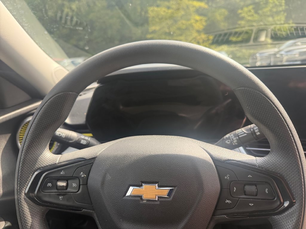 Used 2025 Chevrolet Trax LT FWD image 16