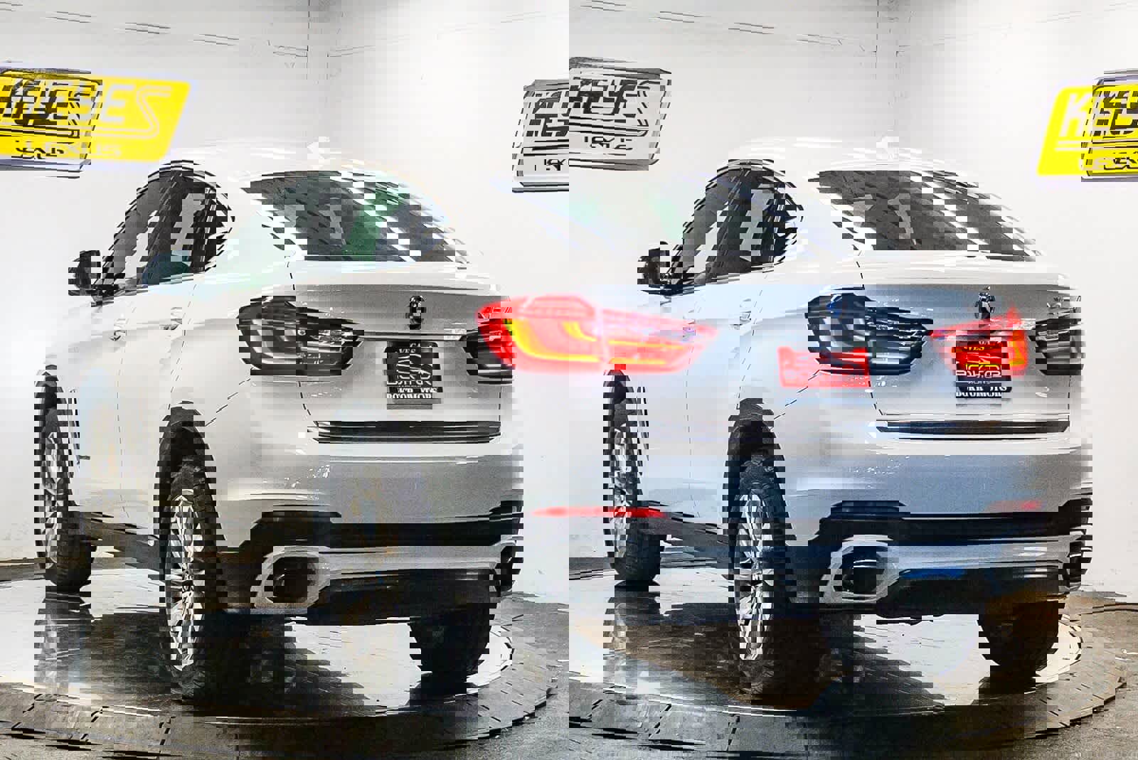 Used 2018 BMW X6 xDrive50i w/ Premium Package image 2