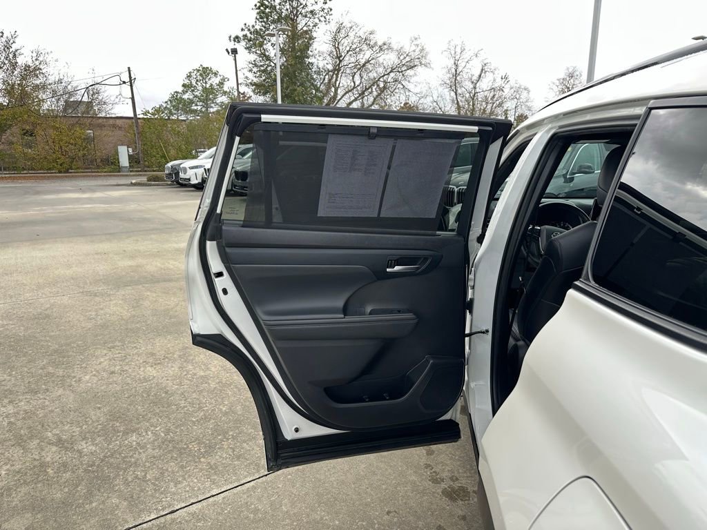 Used 2021 Toyota Highlander XSE image 11