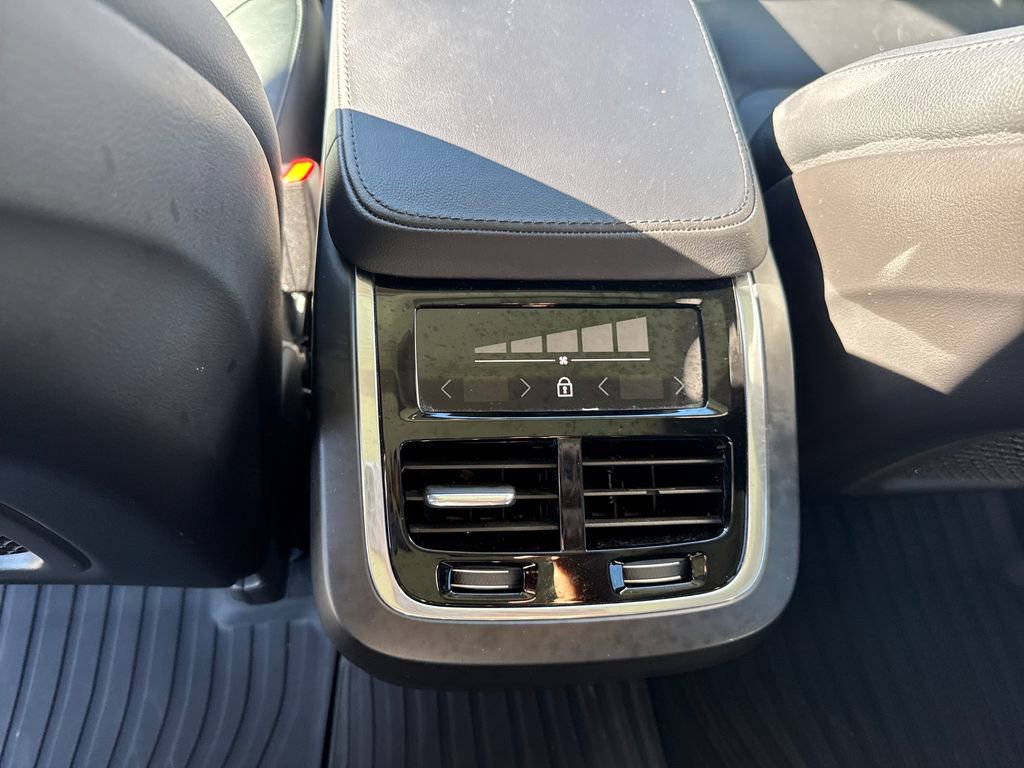 Used 2024 Volvo XC90 B5 Core w/ Protection Package Premier image 35