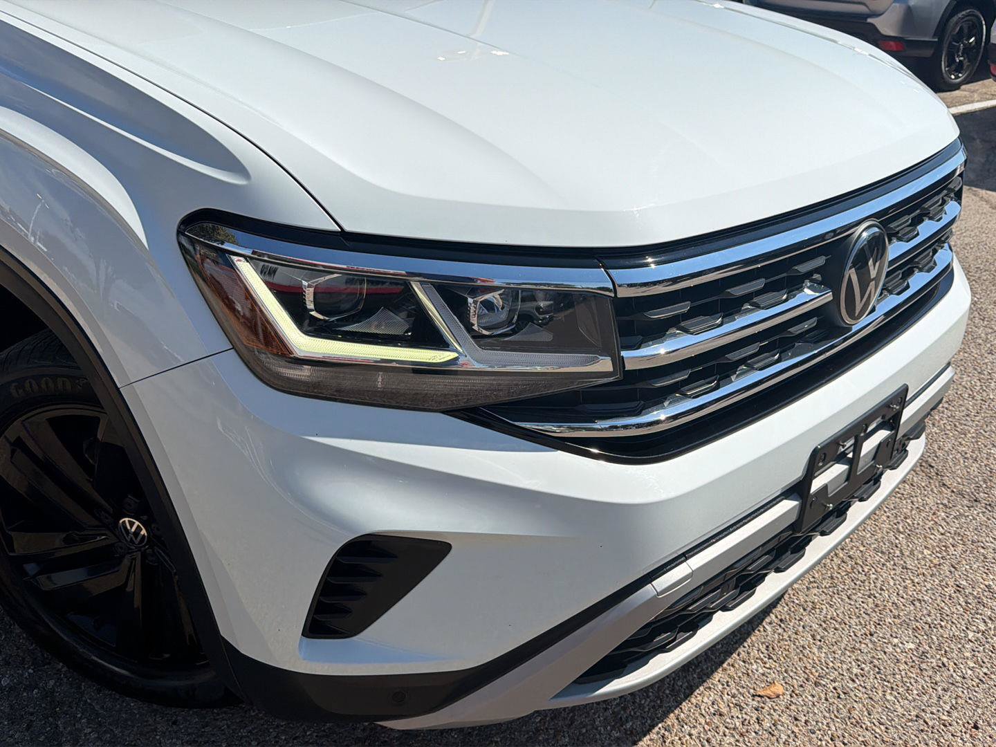 Used 2023 Volkswagen Atlas Cross Sport SE w/ Panoramic Sunroof Package FWD image 8