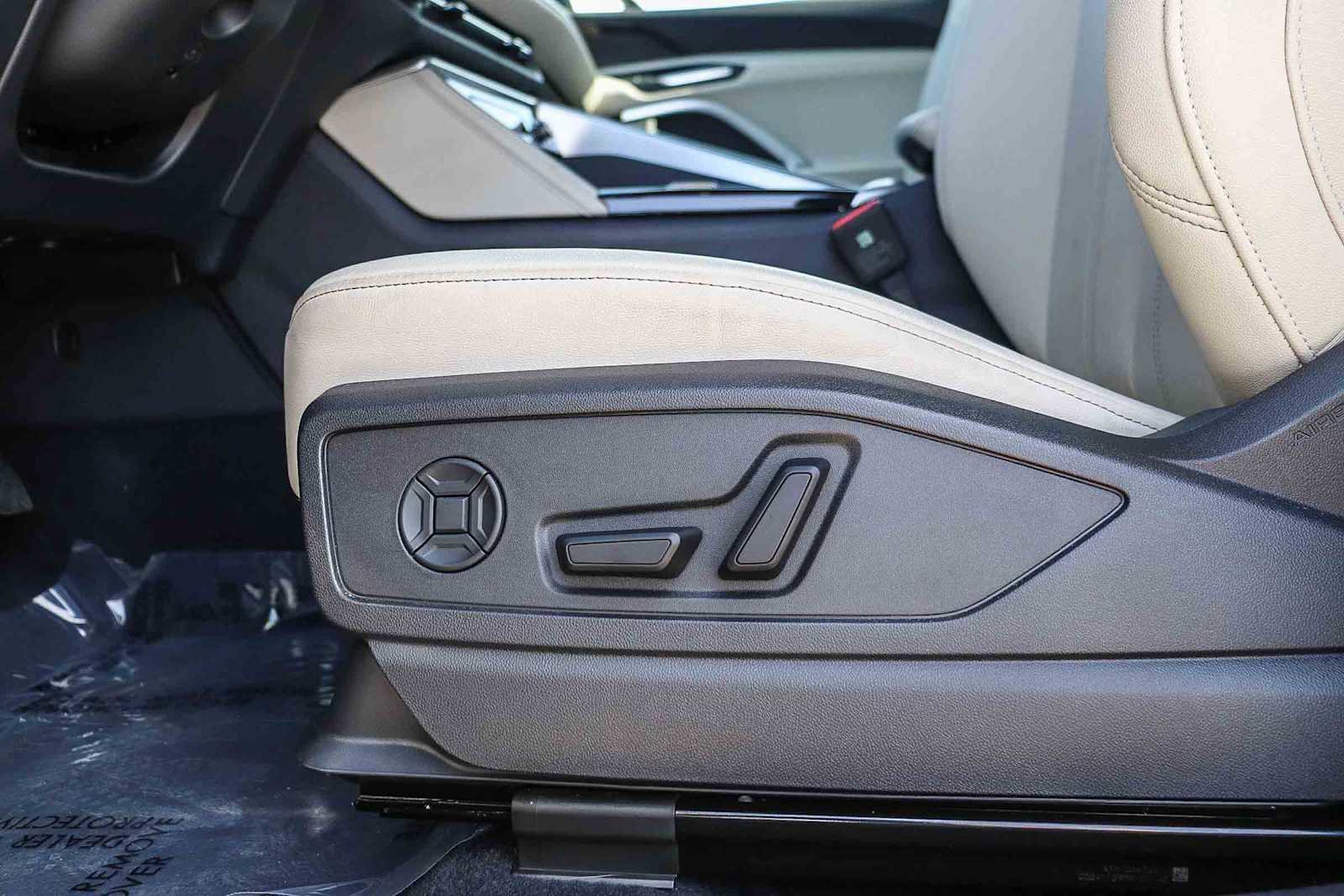 Used 2025 Audi Q5 Premium w/ Convenience Package image 25