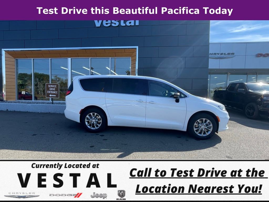 New 2026 Chrysler Pacifica Select image 3