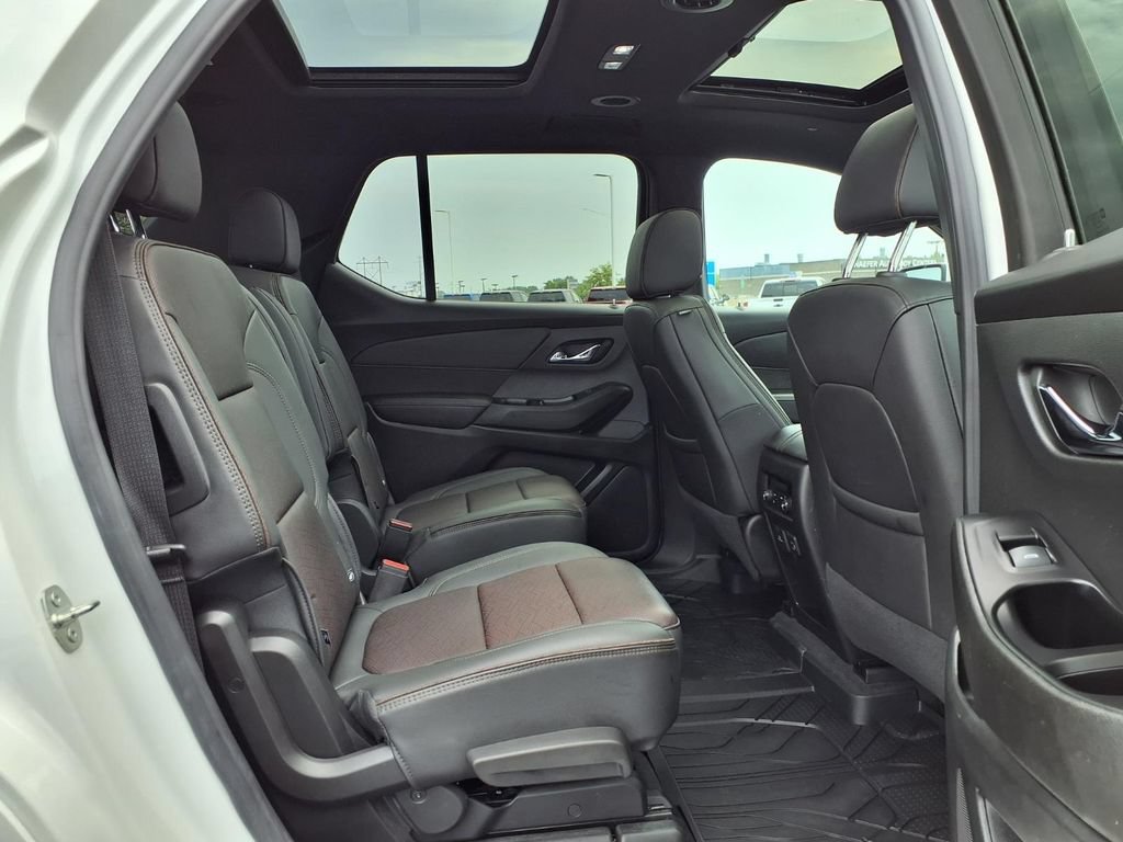 Used 2023 Chevrolet Traverse High Country w/ LPO, Floor Liner Package FWD image 31
