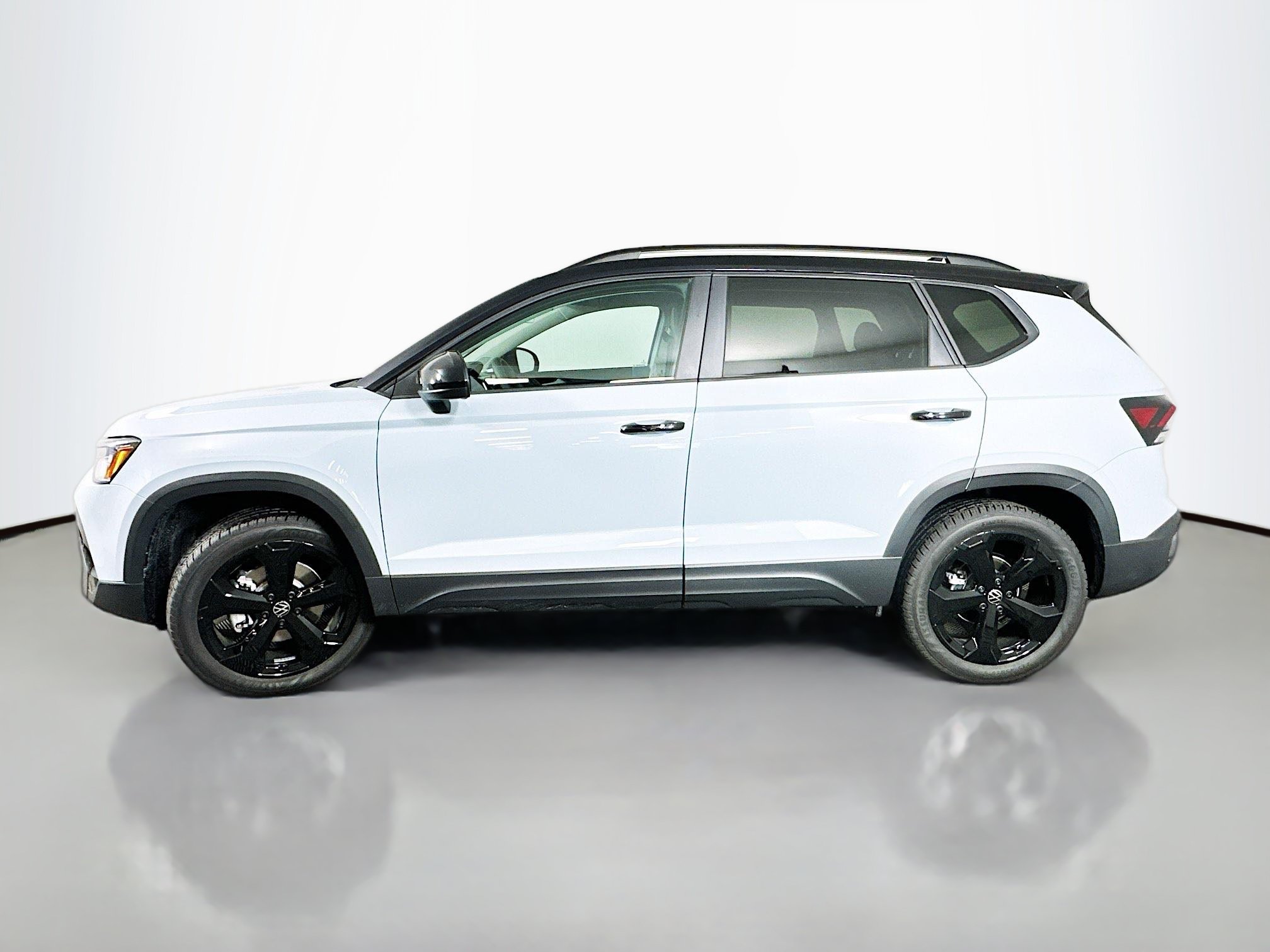 New 2026 Volkswagen Taos SE AWD/4WD image 4