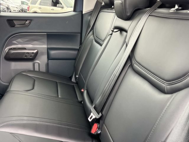Used 2025 Ford Maverick Lariat w/ Black Appearance Package AWD/4WD image 24