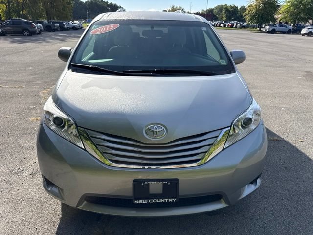 Used 2015 Toyota Sienna LE FWD image 2