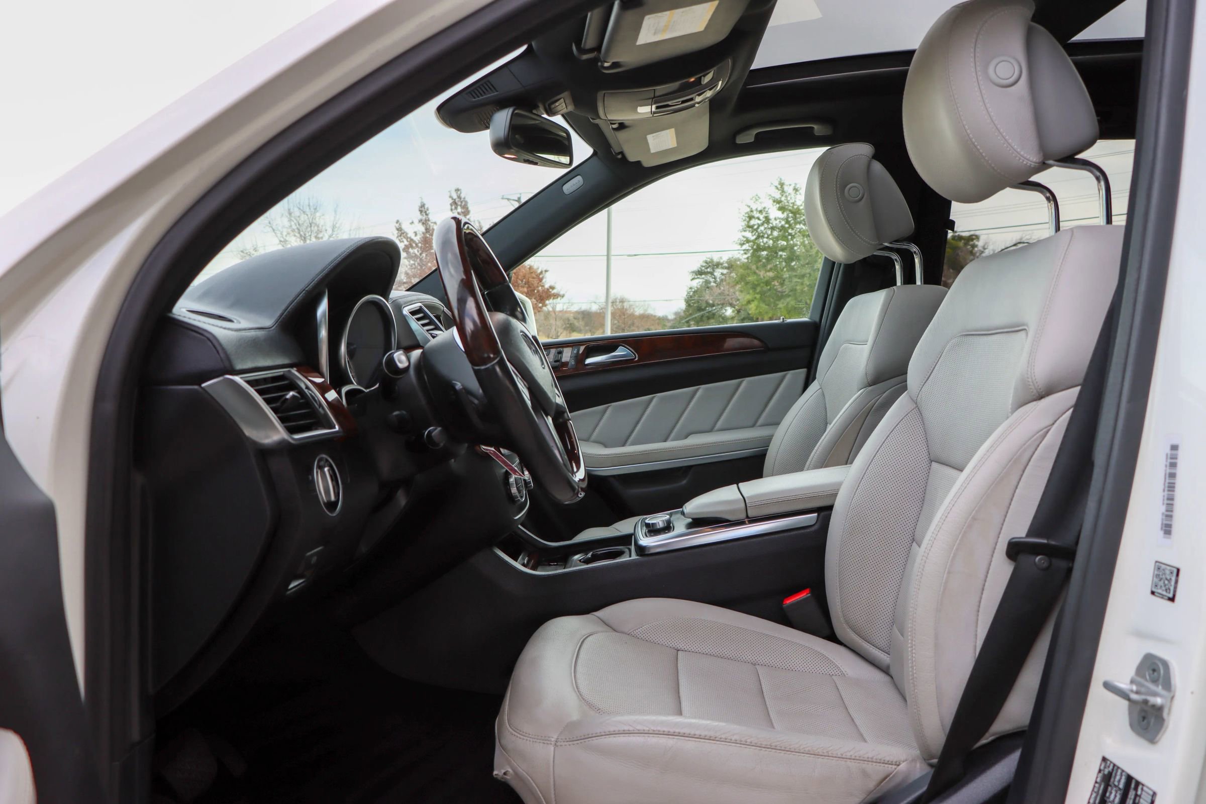 Used 2015 Mercedes-Benz GL 550 4MATIC image 23
