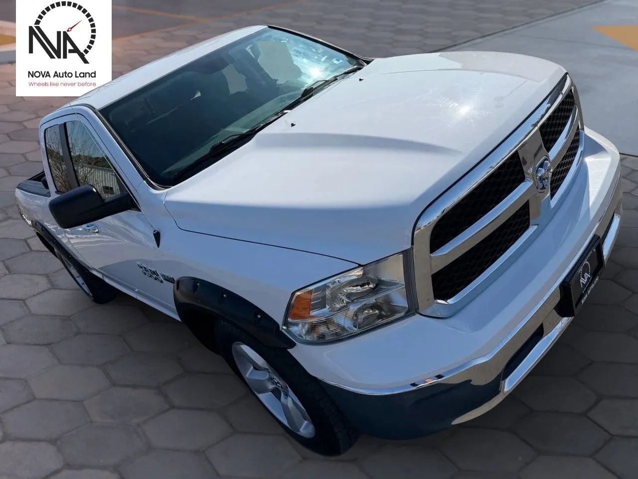 Used 2017 RAM 1500 Classic SLT AWD/4WD image 4