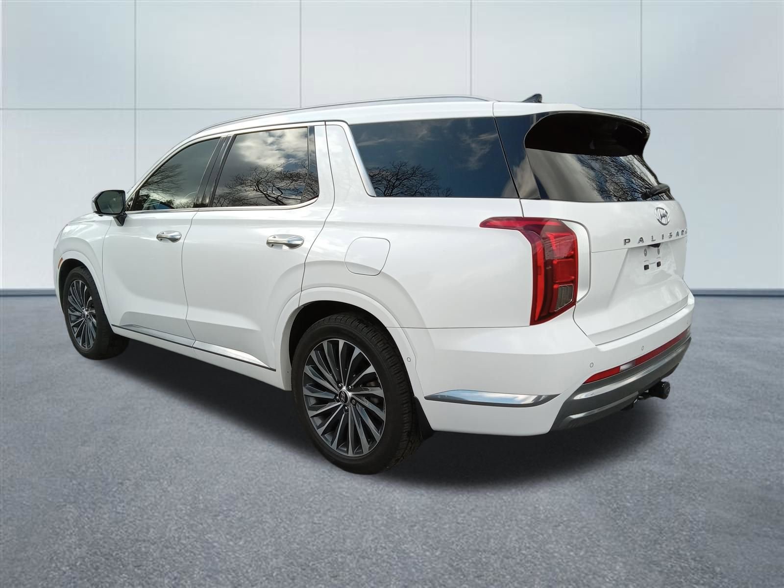 Used 2023 Hyundai Palisade Calligraphy w/ Cargo Package AWD/4WD image 3