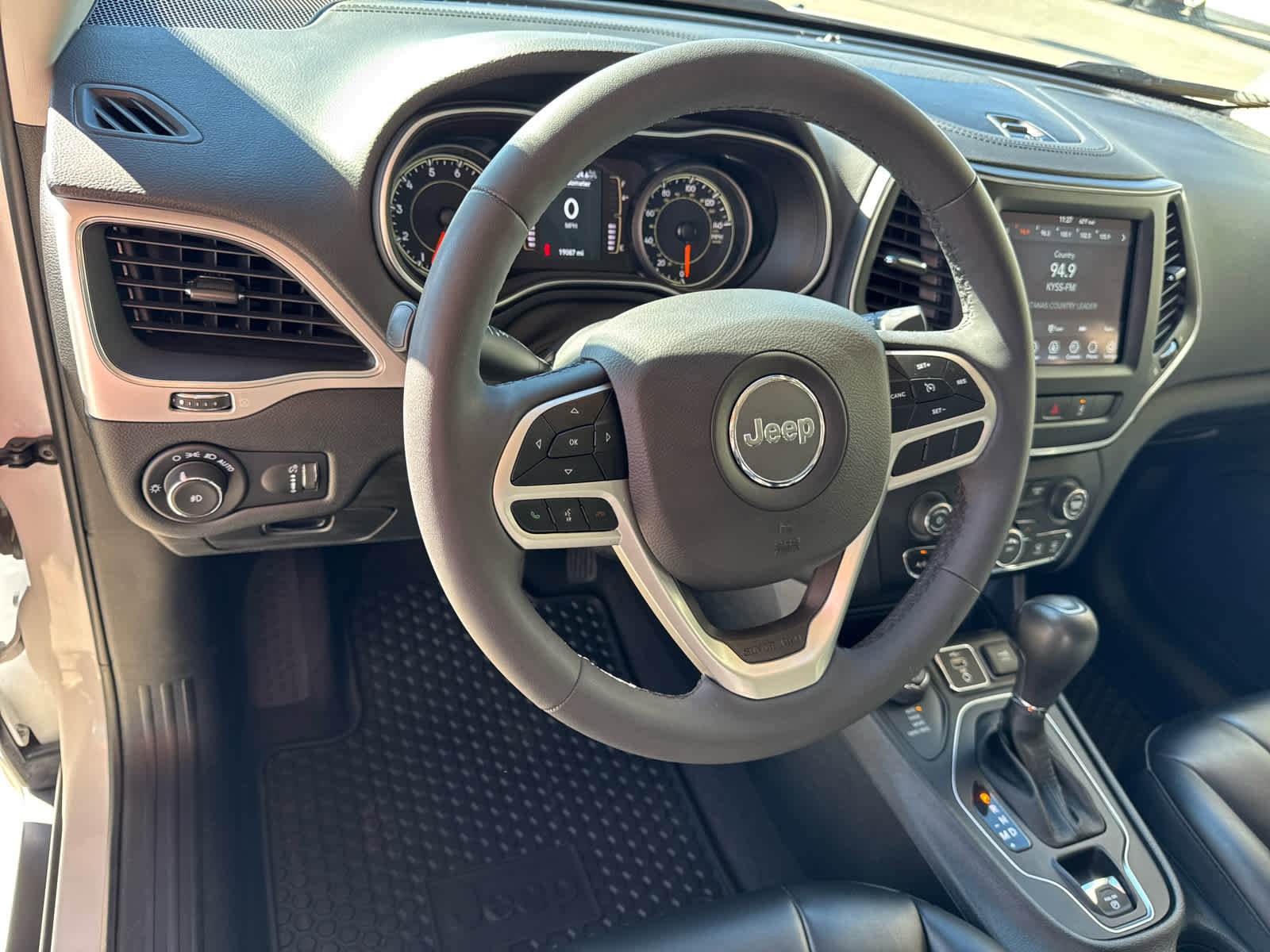 Used 2022 Jeep Cherokee Latitude w/ Trailer Tow Group image 19