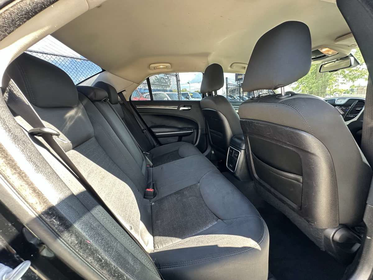 Used 2019 Chrysler 300 Touring w/ Sport Appearance Package RWD image 31