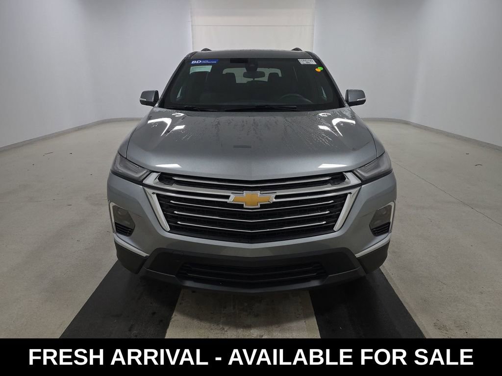 Used 2023 Chevrolet Traverse LT image 2
