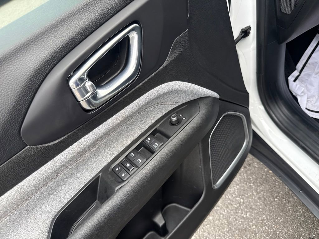 Used 2022 Jeep Compass Latitude image 13