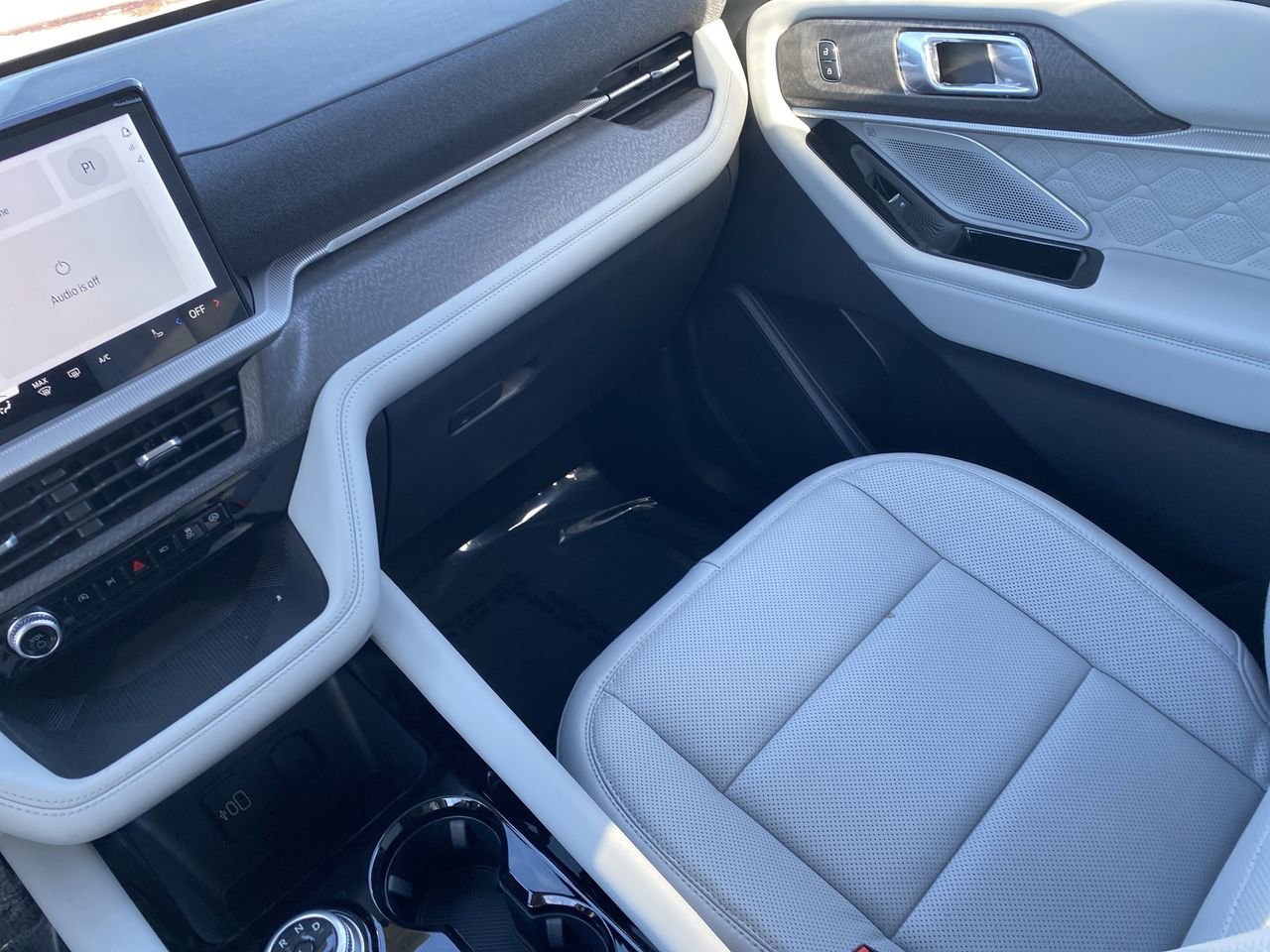New 2026 Ford Explorer Platinum w/ LUX Leather Package AWD/4WD image 16