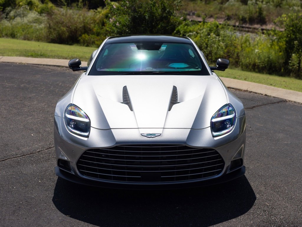 Used 2025 Aston Martin Vanquish image 13