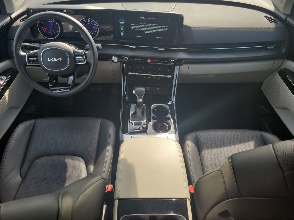 Used 2024 Kia Carnival EX FWD image 22