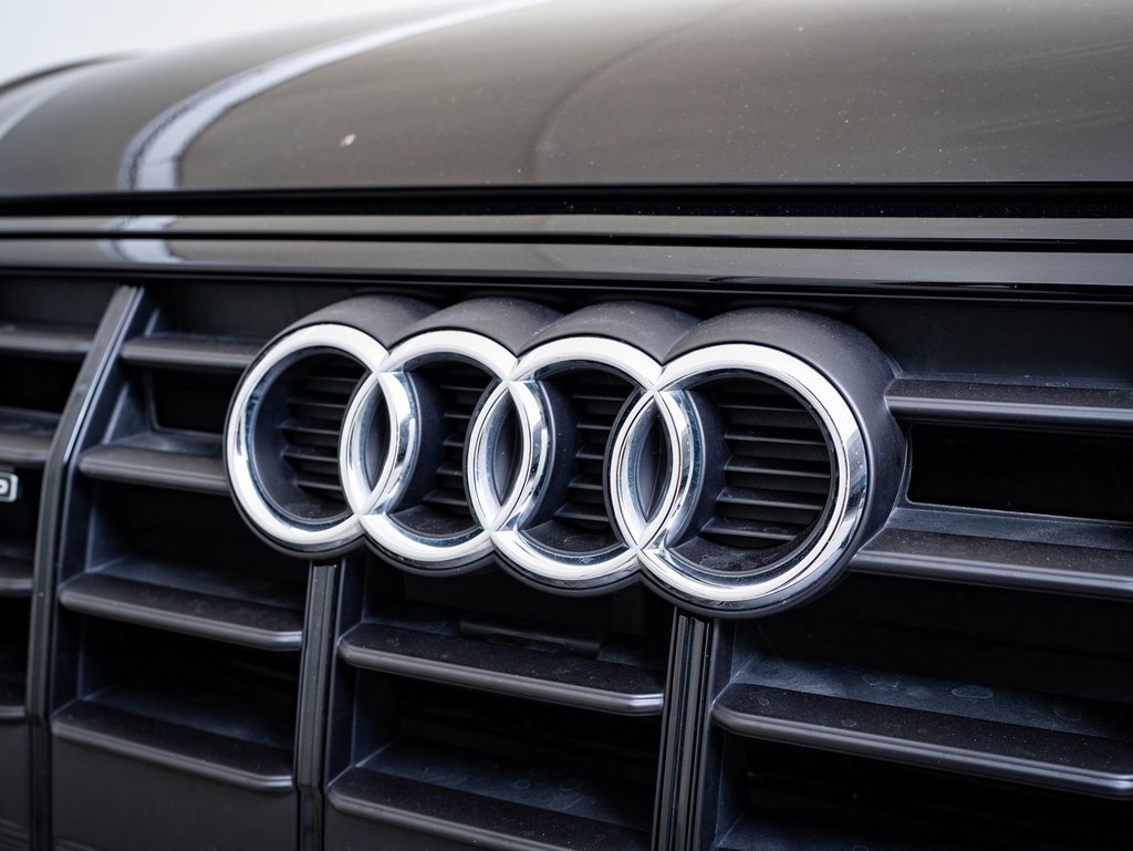 Certified 2025 Audi Q5 2.0T Premium w/ Convenience Plus Package image 3