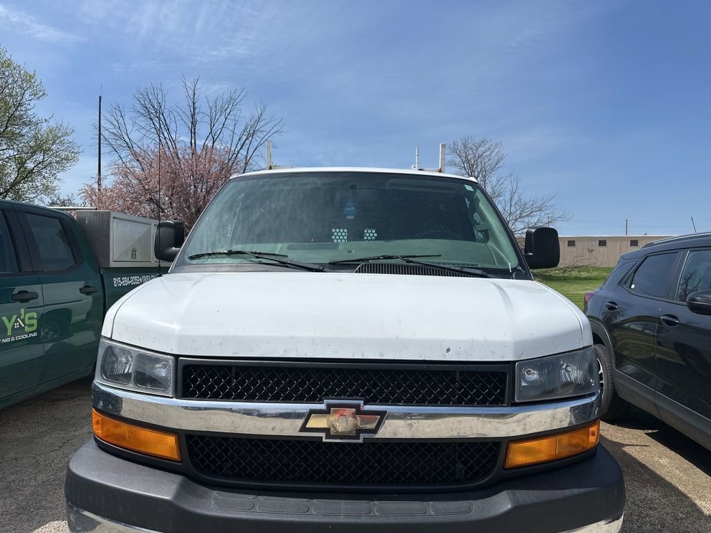 Used 2018 Chevrolet Express 2500 w/ Driver Convenience Package RWD image 12
