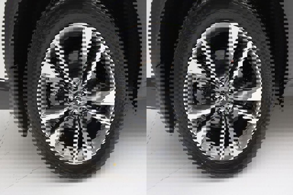 Used 2023 INFINITI QX60 Luxe w/ Performance Audio Package image 9