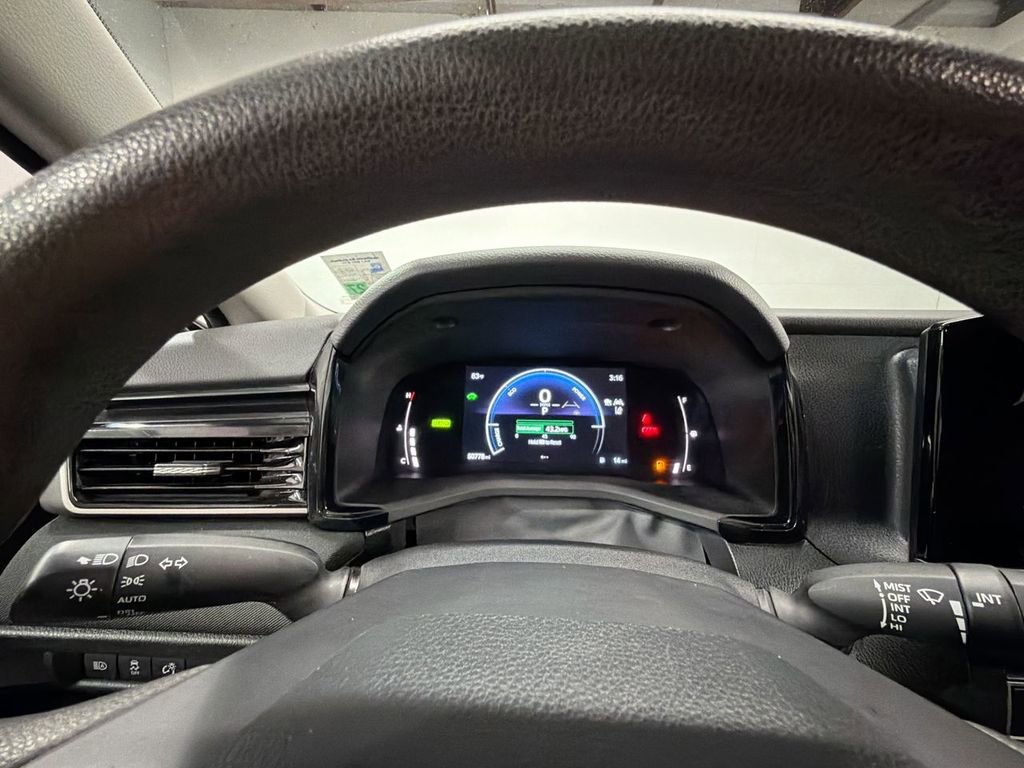 Used 2025 Toyota Camry LE FWD image 11