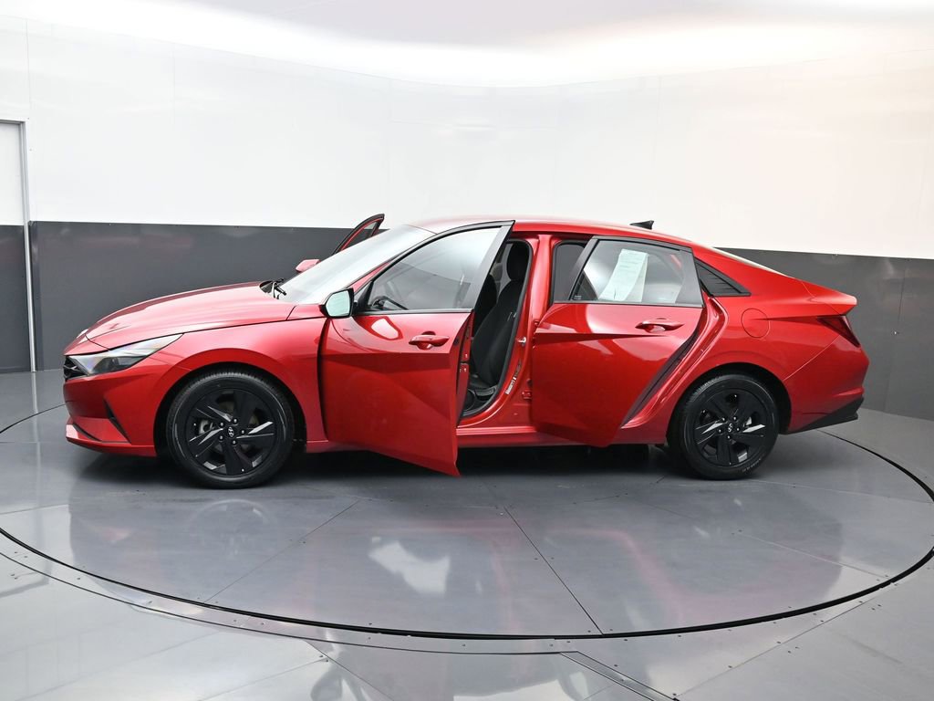 Certified 2023 Hyundai Elantra SEL w/ Preferred Accessory Package image 31