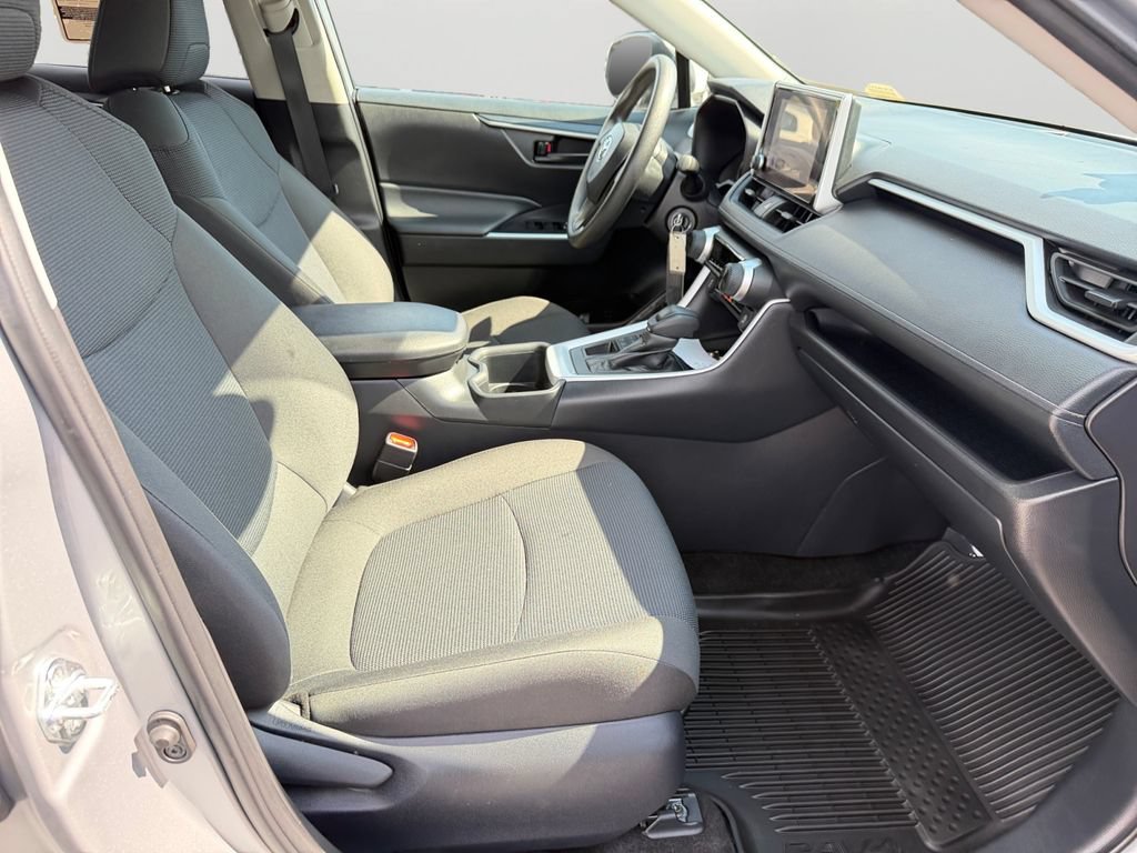 Used 2025 Toyota RAV4 LE AWD/4WD image 12