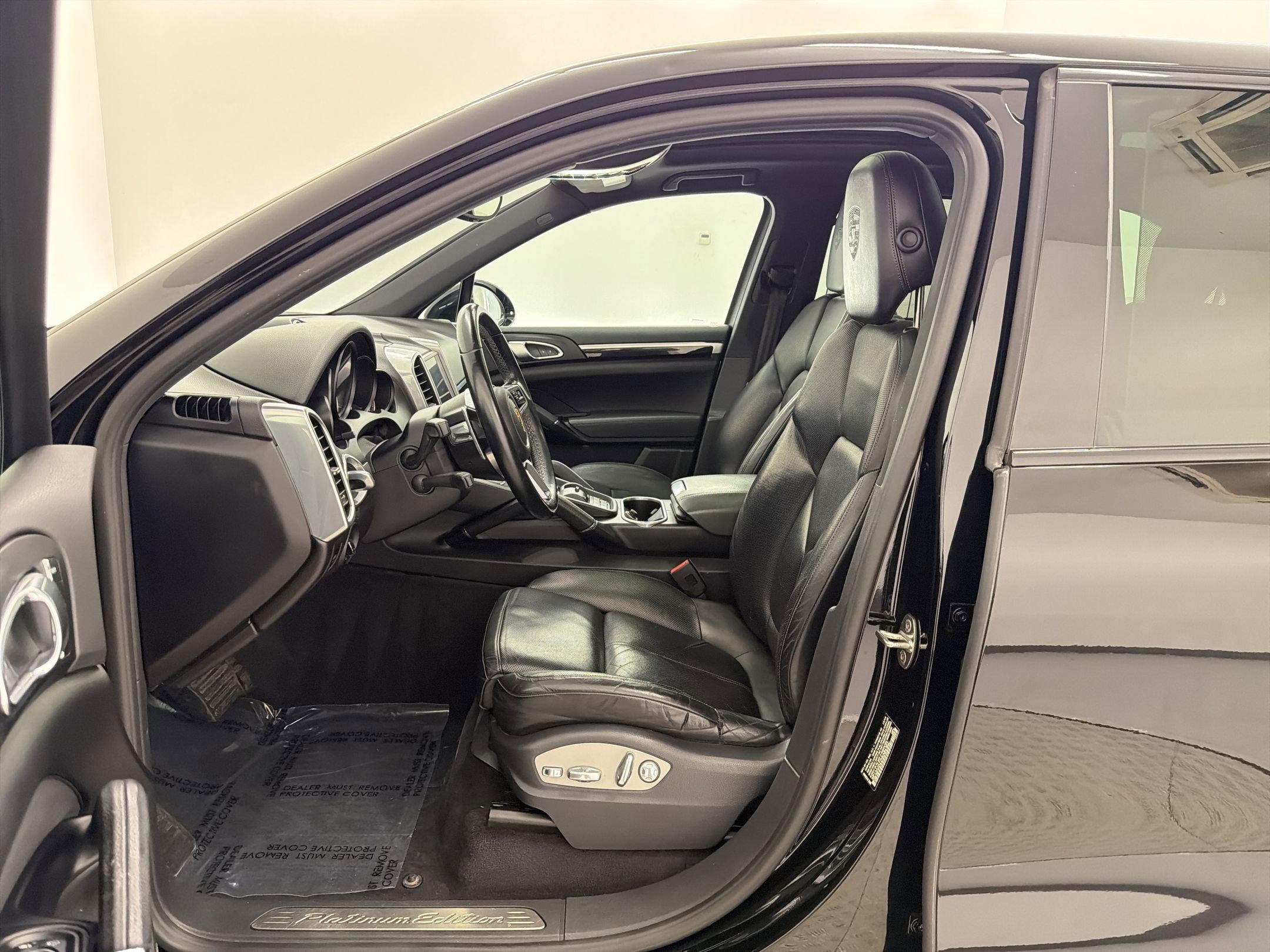 Used 2017 Porsche Cayenne AWD/4WD image 5