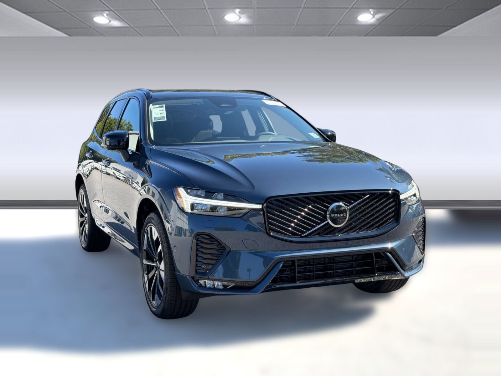 New 2027 Volvo XC60 B5 Plus AWD/4WD image 7