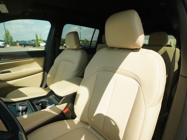 New 2026 Jeep Grand Cherokee L Limited w/ Limited Altitude Package AWD/4WD image 37