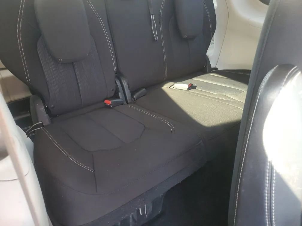 Used 2020 Chrysler Voyager L image 28