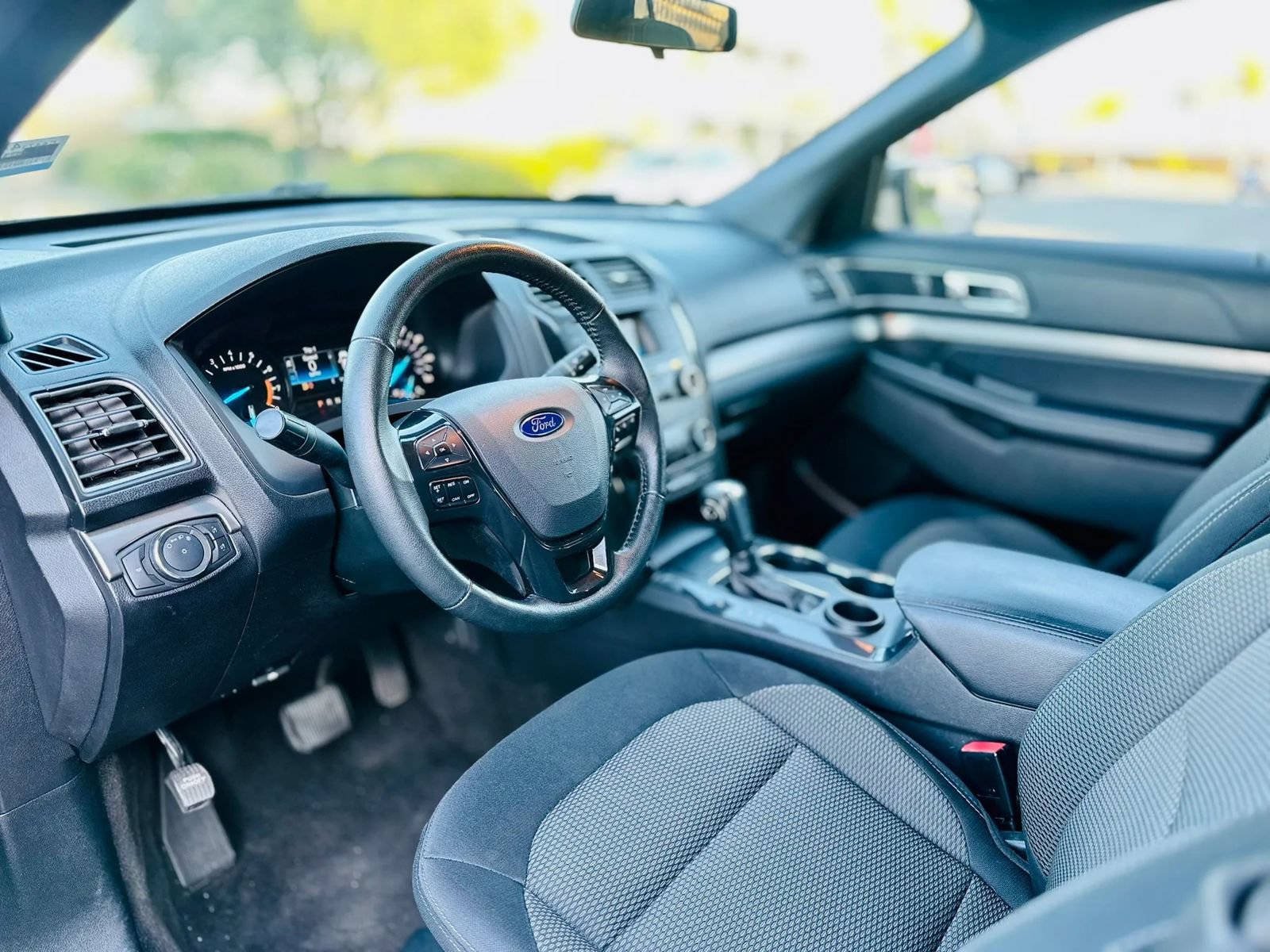 Used 2018 Ford Explorer XLT FWD image 9