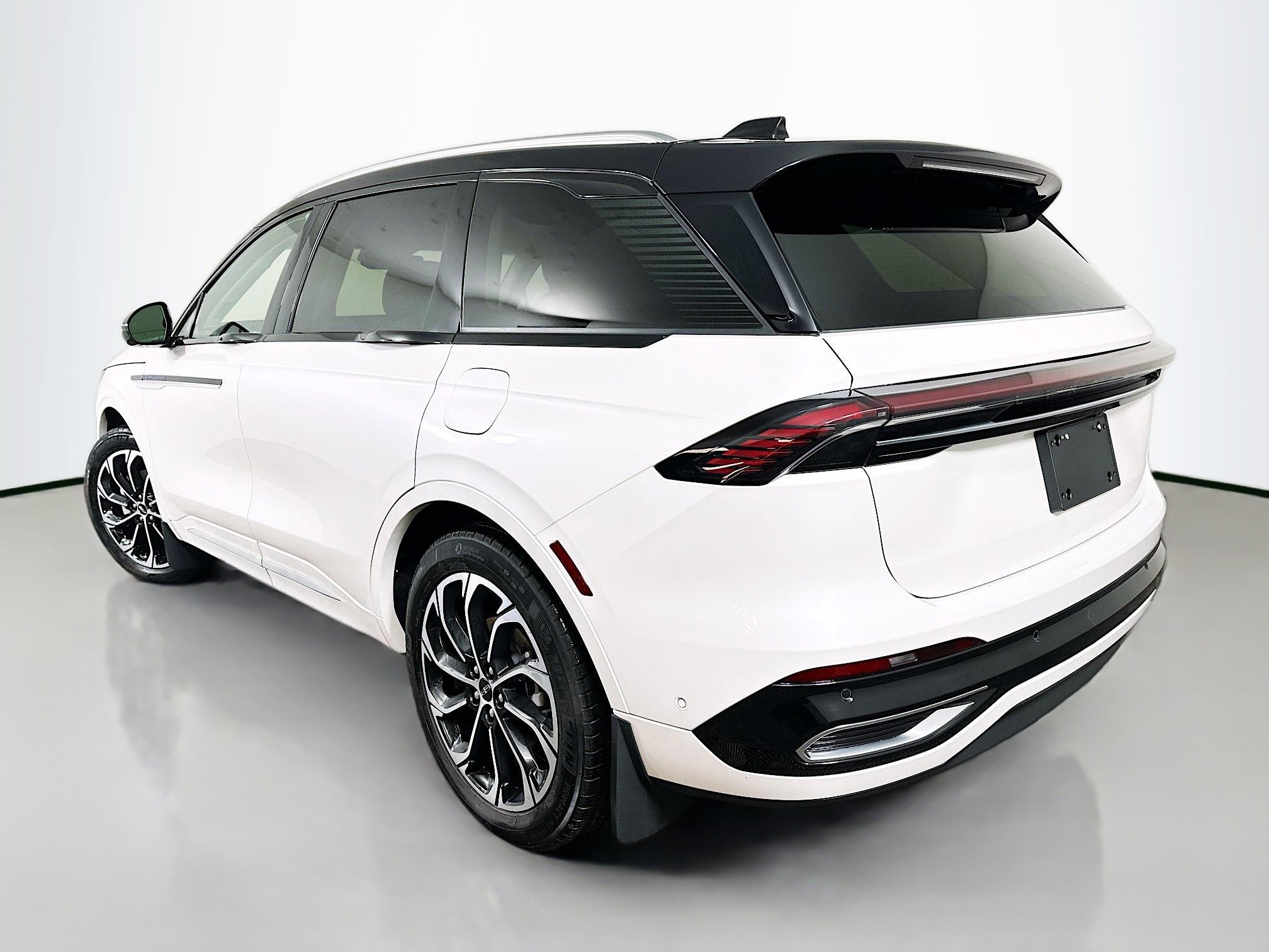 Used 2024 Lincoln Nautilus Reserve w/ Equipment Group 202A image 5