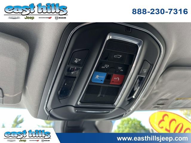 Certified 2023 Jeep Grand Cherokee Limited w/ Black Appearance Package AWD/4WD image 35