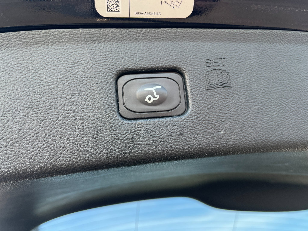 Used 2019 Ford Edge Titanium image 14