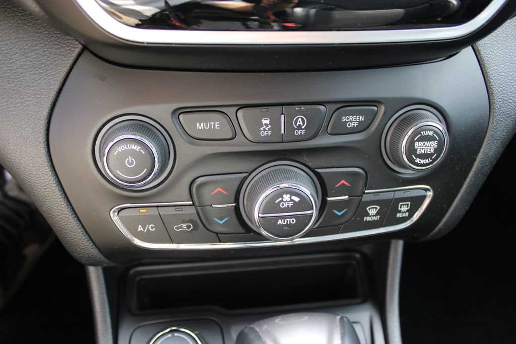 Used 2019 Jeep Cherokee Limited w/ Luxury Group AWD/4WD image 26