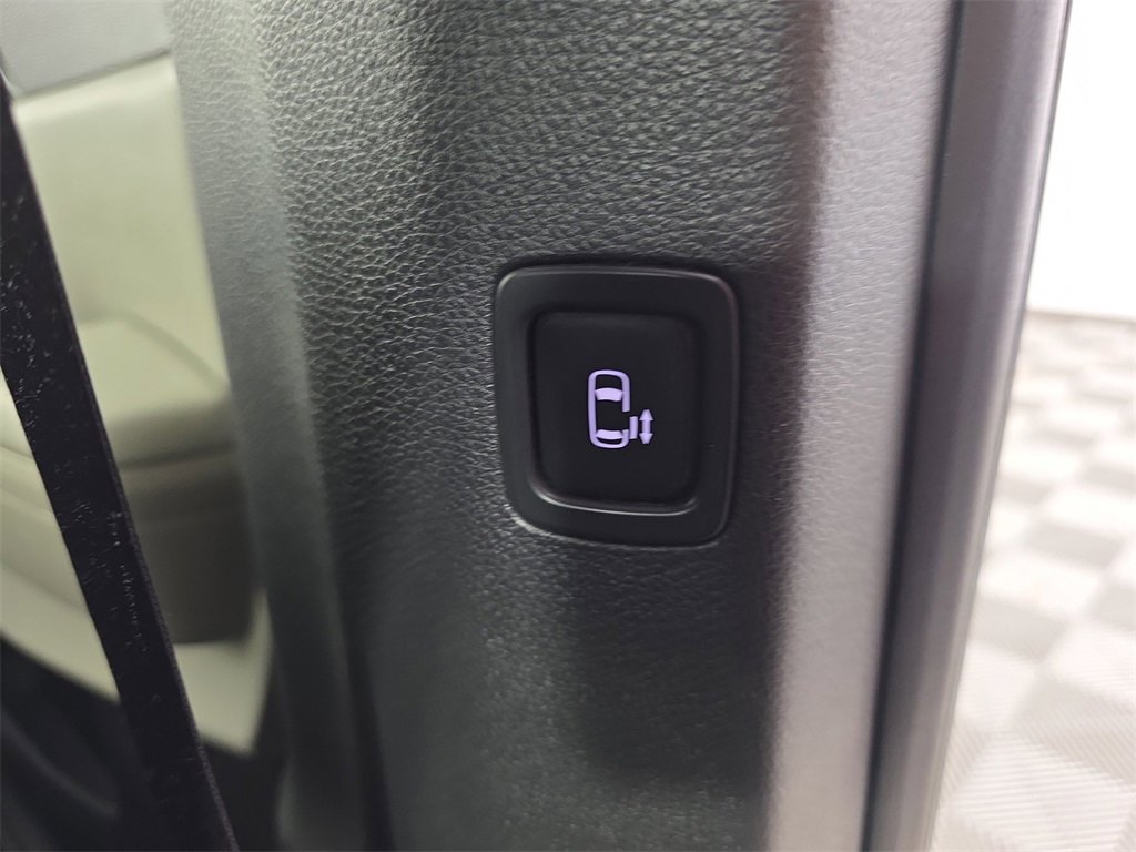 Used 2022 Kia Carnival LX image 38