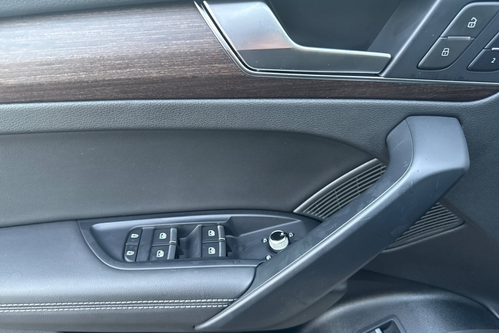 Used 2023 Audi Q5 2.0T Premium Plus image 12