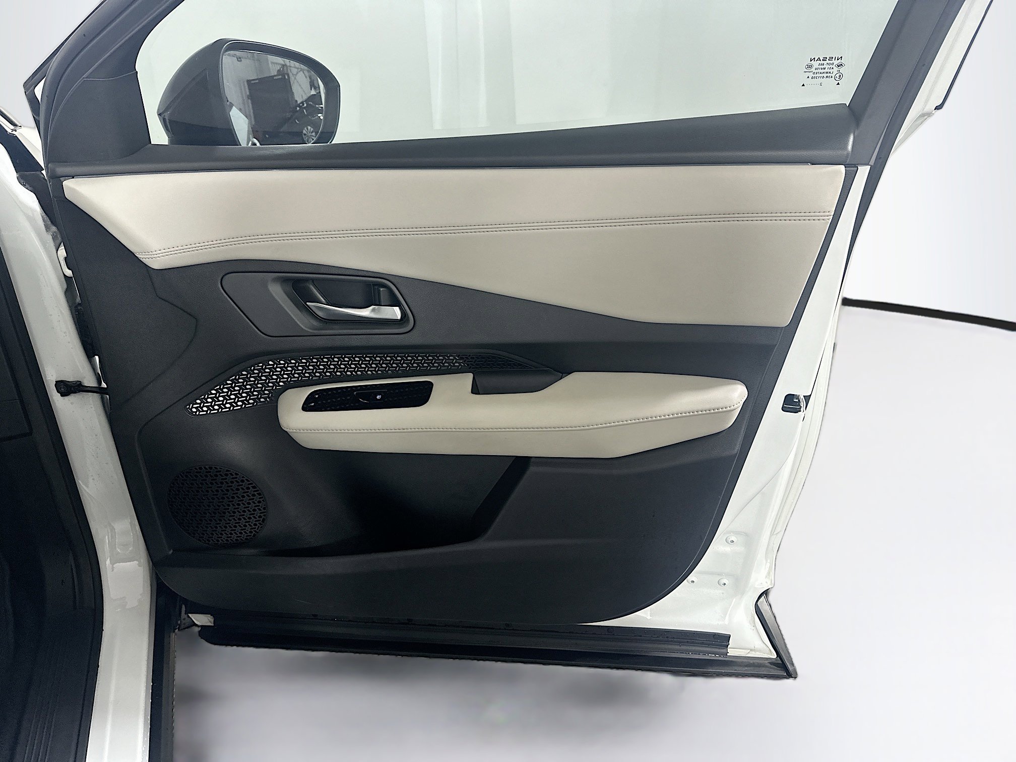 Used 2023 Nissan Ariya FWD image 31