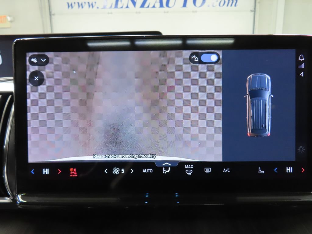 Used 2025 Ford Expedition Platinum w/ Platinum Ultimate Package AWD/4WD image 18