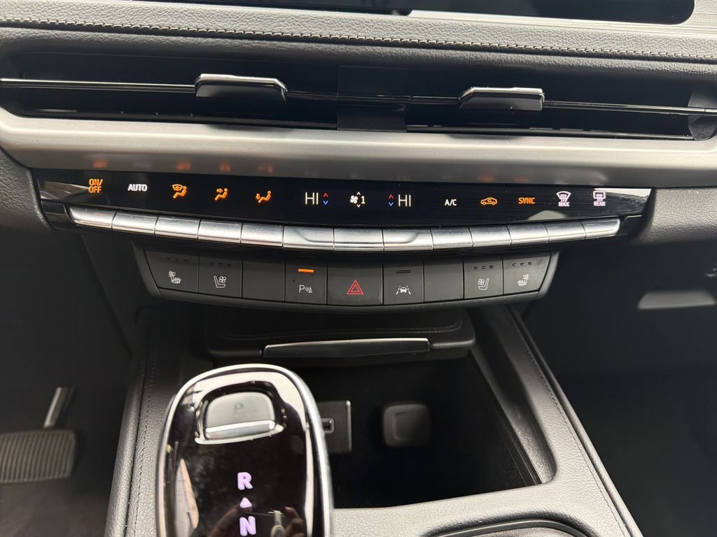 Certified 2025 Cadillac XT4 Premium Luxury w/ Technology Package image 33