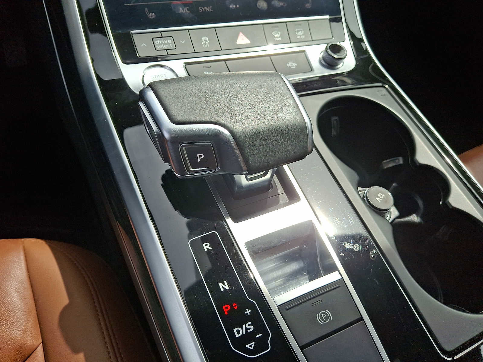 Used 2020 Audi Q7 2.0T Premium Plus w/ Premium Plus Package AWD/4WD image 16