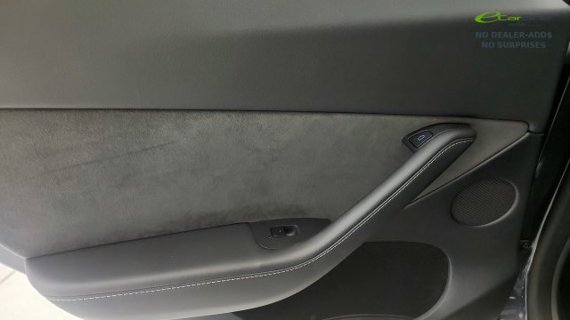 Used 2025 Tesla Model Y Long Range RWD image 45