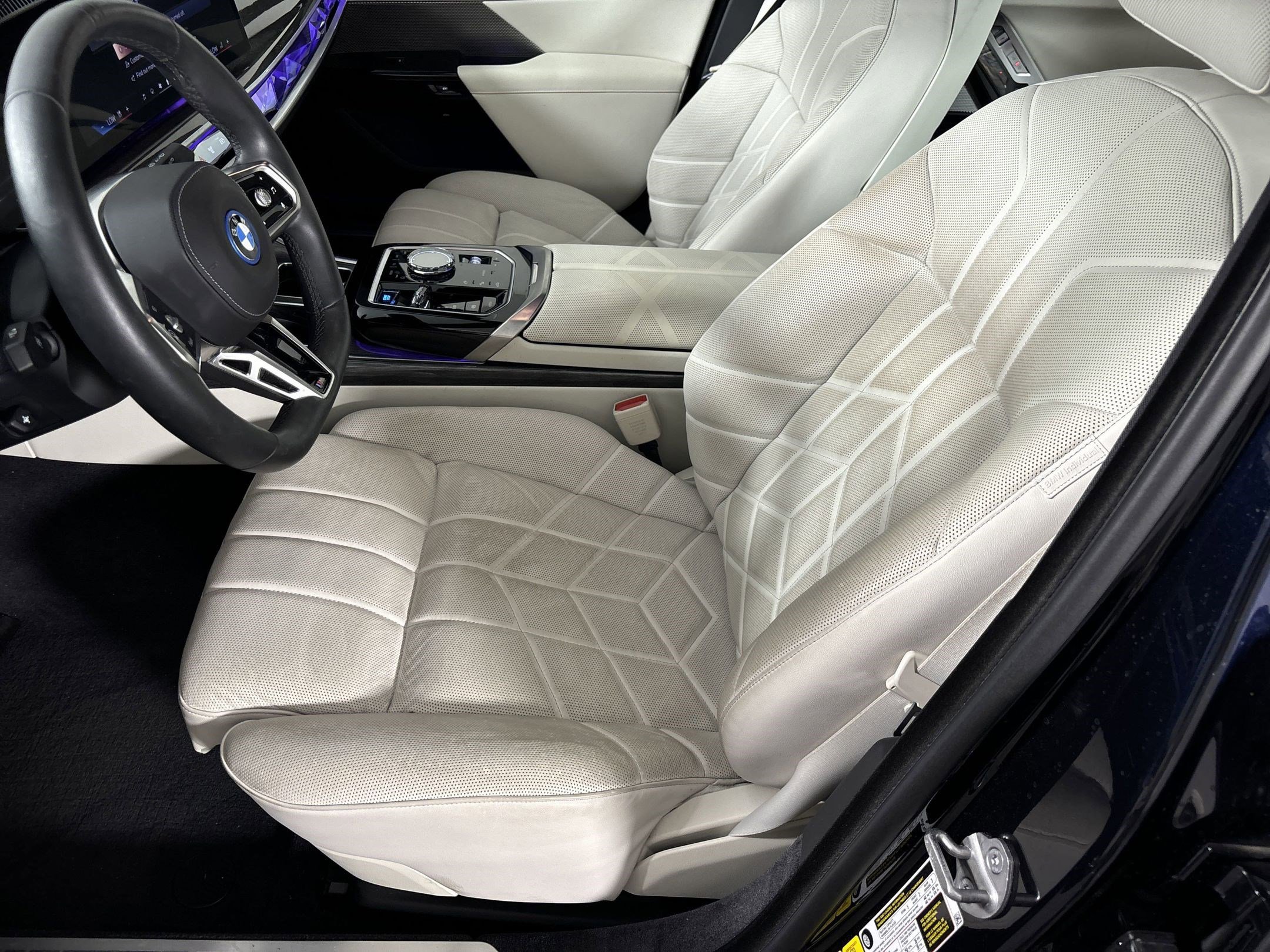 Certified 2024 BMW i7 xDrive60 w/ Premium Package image 5