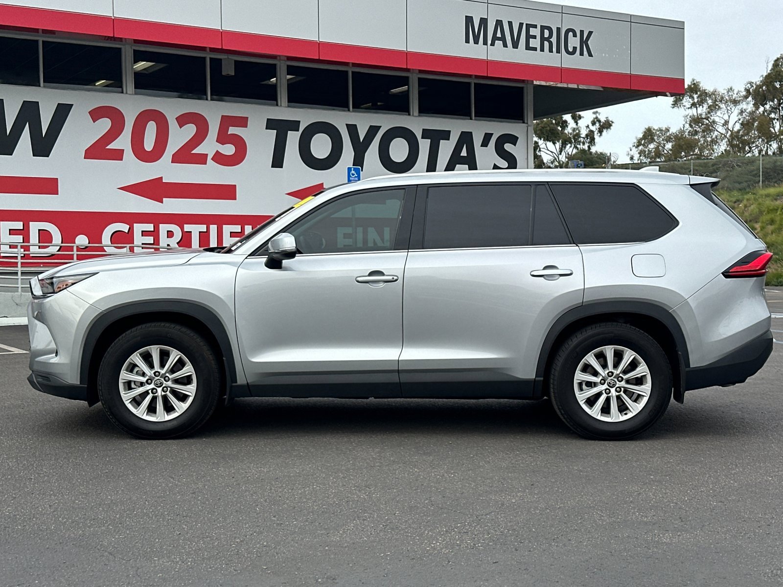 Used 2024 Toyota Grand Highlander XLE video 2