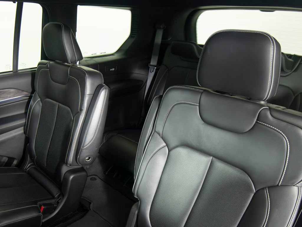 Used 2022 Jeep Grand Cherokee L Overland w/ Luxury Tech Group IV AWD/4WD image 39